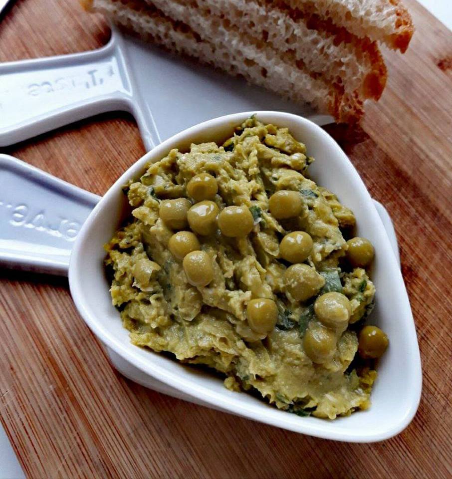 Pasta z zielonego groszku — pomysł na śniadanie!